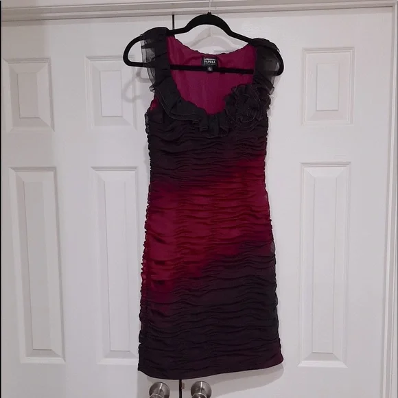 ADRIANNA PAPELL RUCHED PURPLE OMBRÉ SLEEVELESS DRESS SIZE 6 - Picture 1 of 15